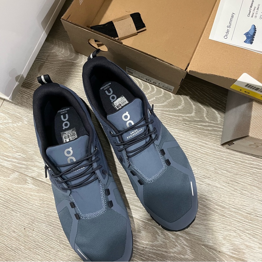 On cloud mens shoe new size 10.5